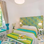 Relais Correale & Garden Alojamento de Acomodação e Pequeno-almoço 4*