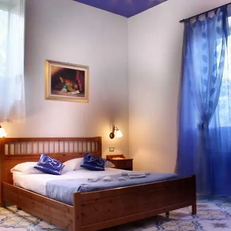 Oda ve Kahvaltı Relais Correale & Garden 3*